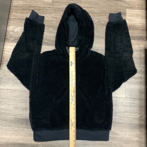 Lululemon fuzzy jacket - Picture 7 of 10